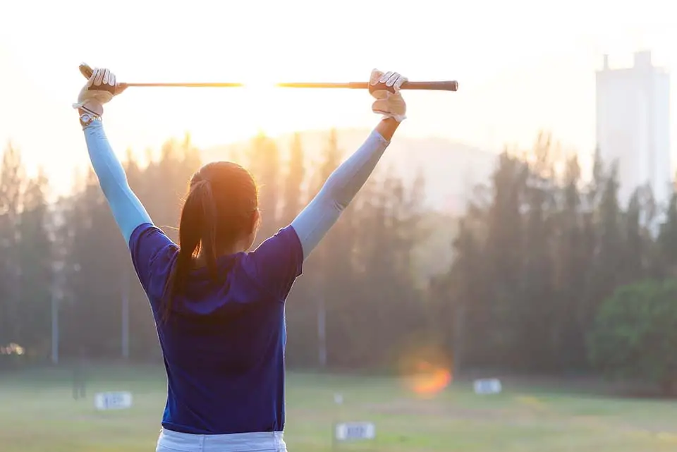 Ways to avoid back pain when golfing